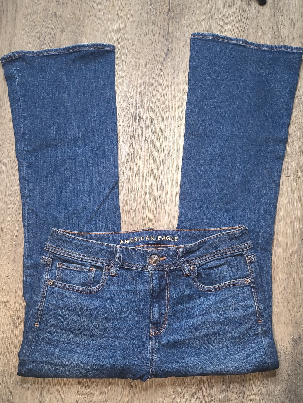 Kick Boot Mid Rise w 27.5" Inseam Stretch American Eagle Bootcut Size 10 Jeans